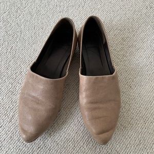 Coclico natural flats - 37.5 (fits a 7)